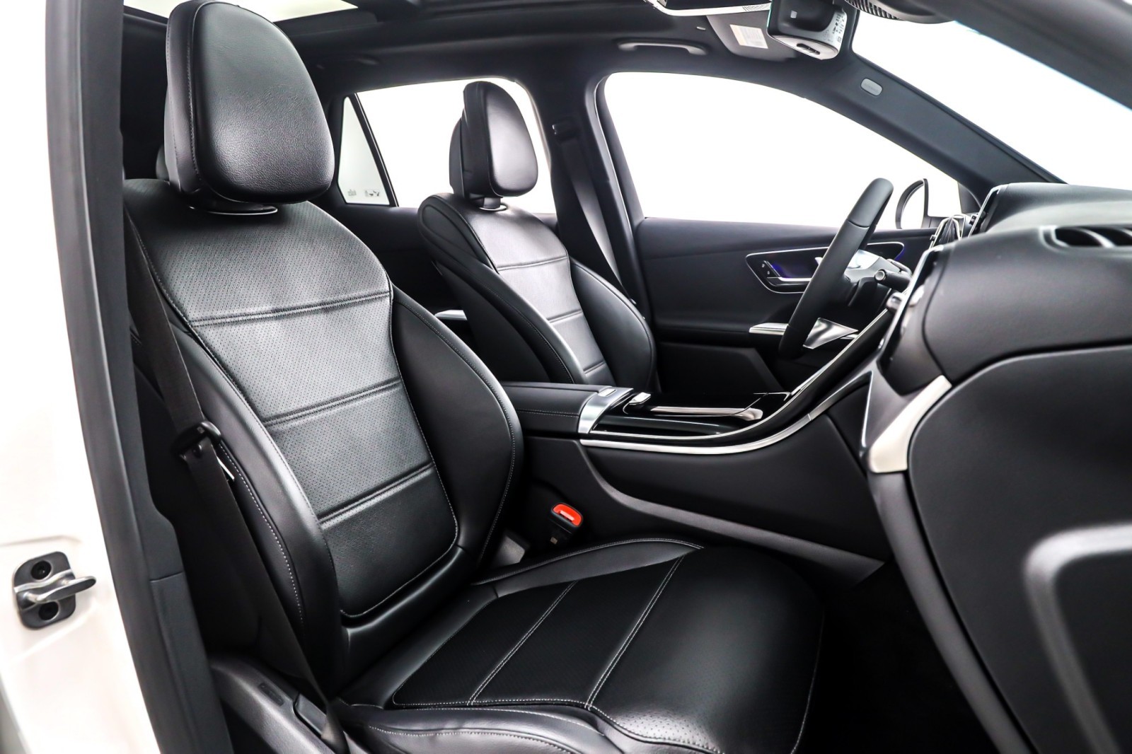 New 2026 Polar White Mercedes-Benz GLC 300 image 7