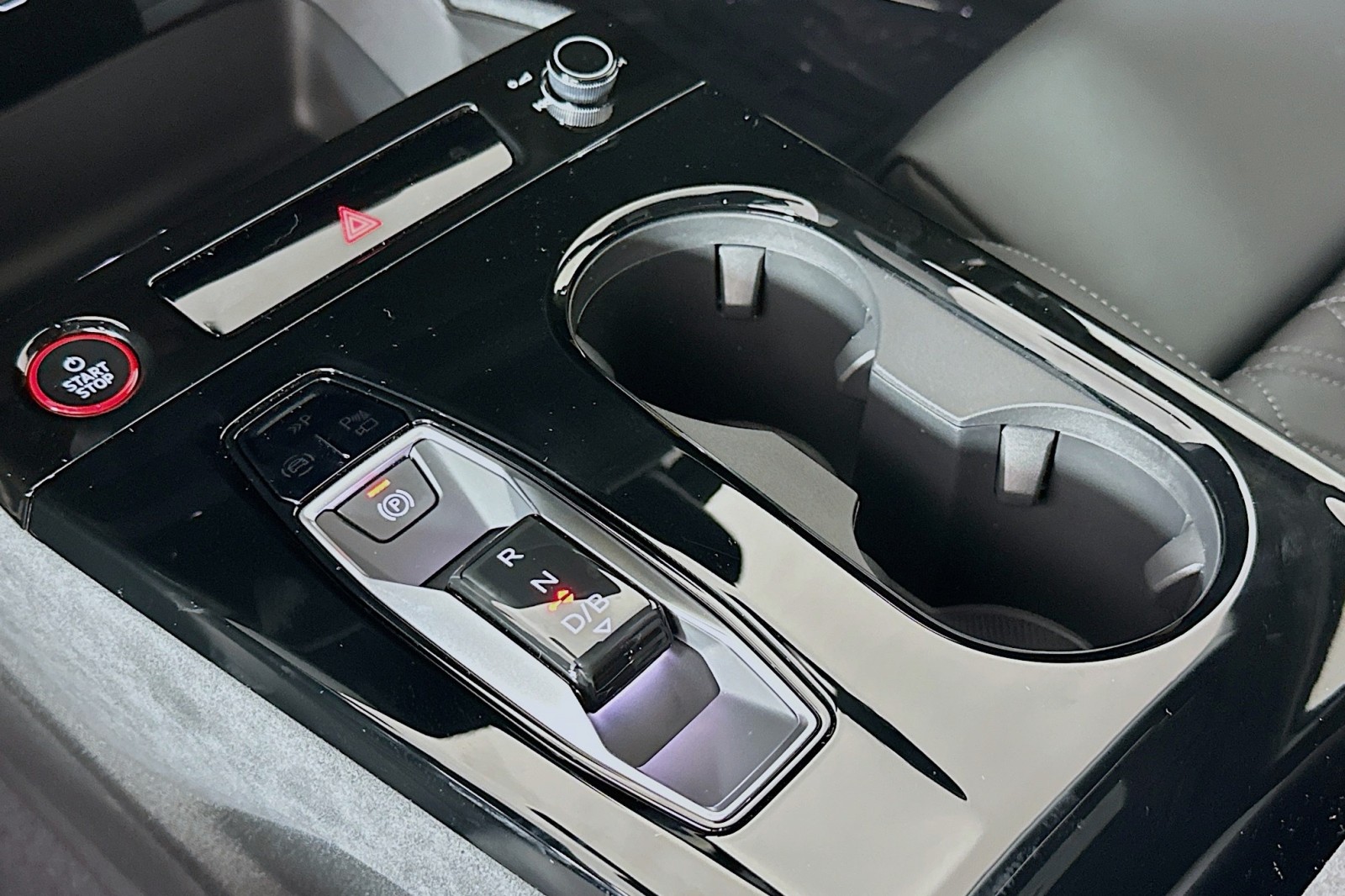 New 2027 Daytona Gray Pearl Effect Audi Premium Plus image 7