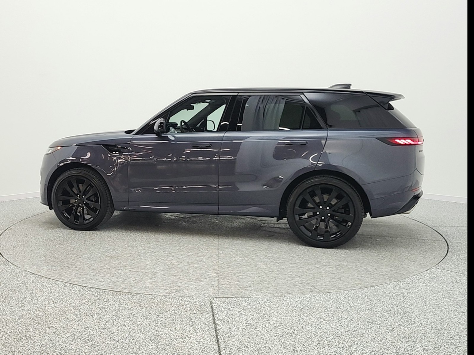 Used 2023 Varesine Blue Metallic Land Rover P530 First Edition image 8