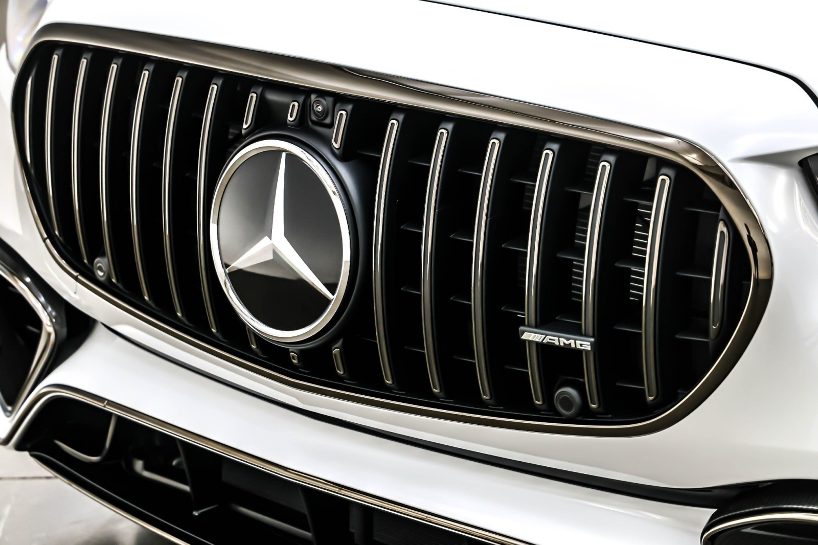 New 2026 MANUFAKTUR Moonlight White Metallic Mercedes-Benz AMG® S 63 E image 13