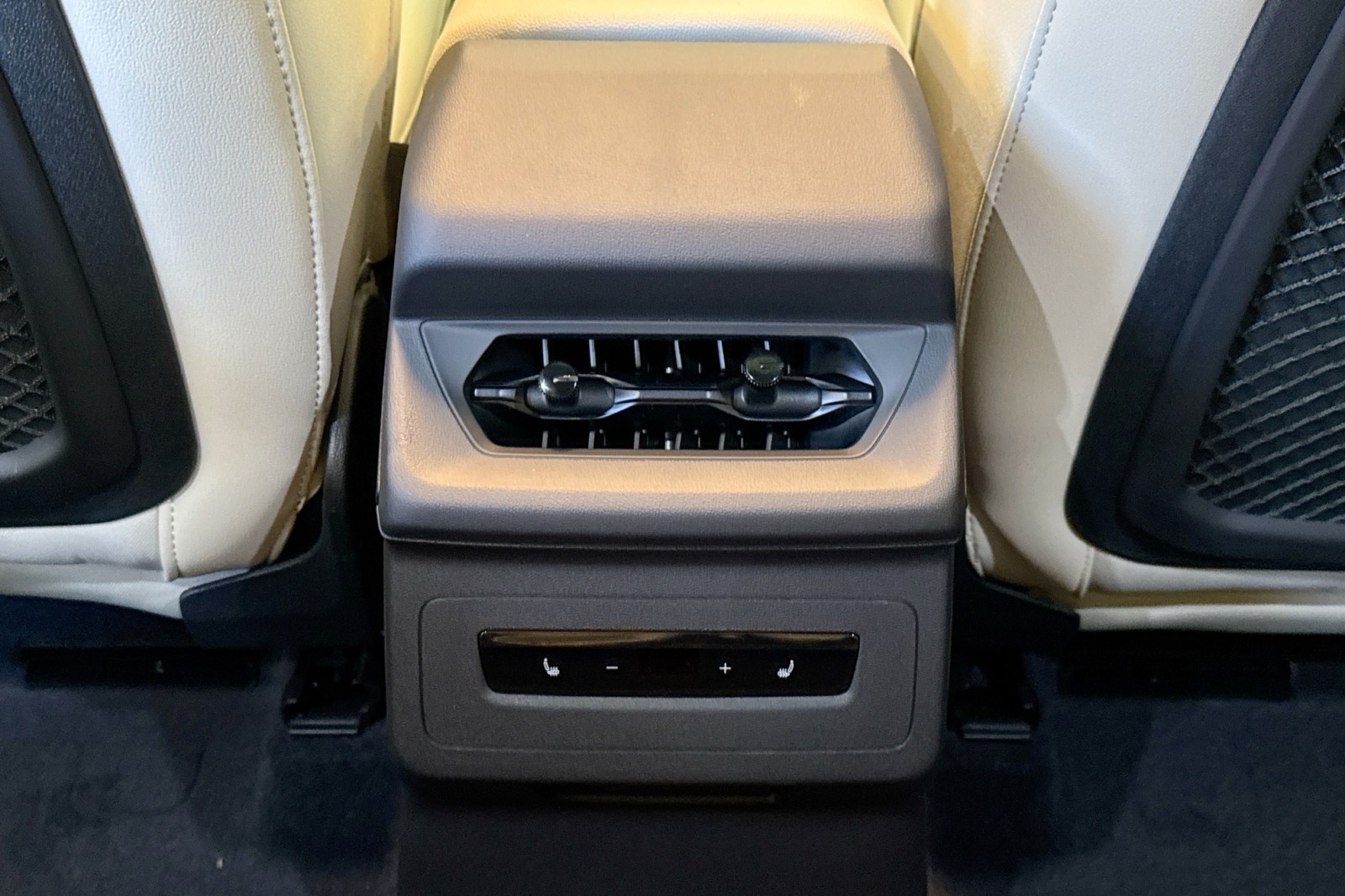 New 2025 Glacier White Metallic Audi Premium quattro image 22