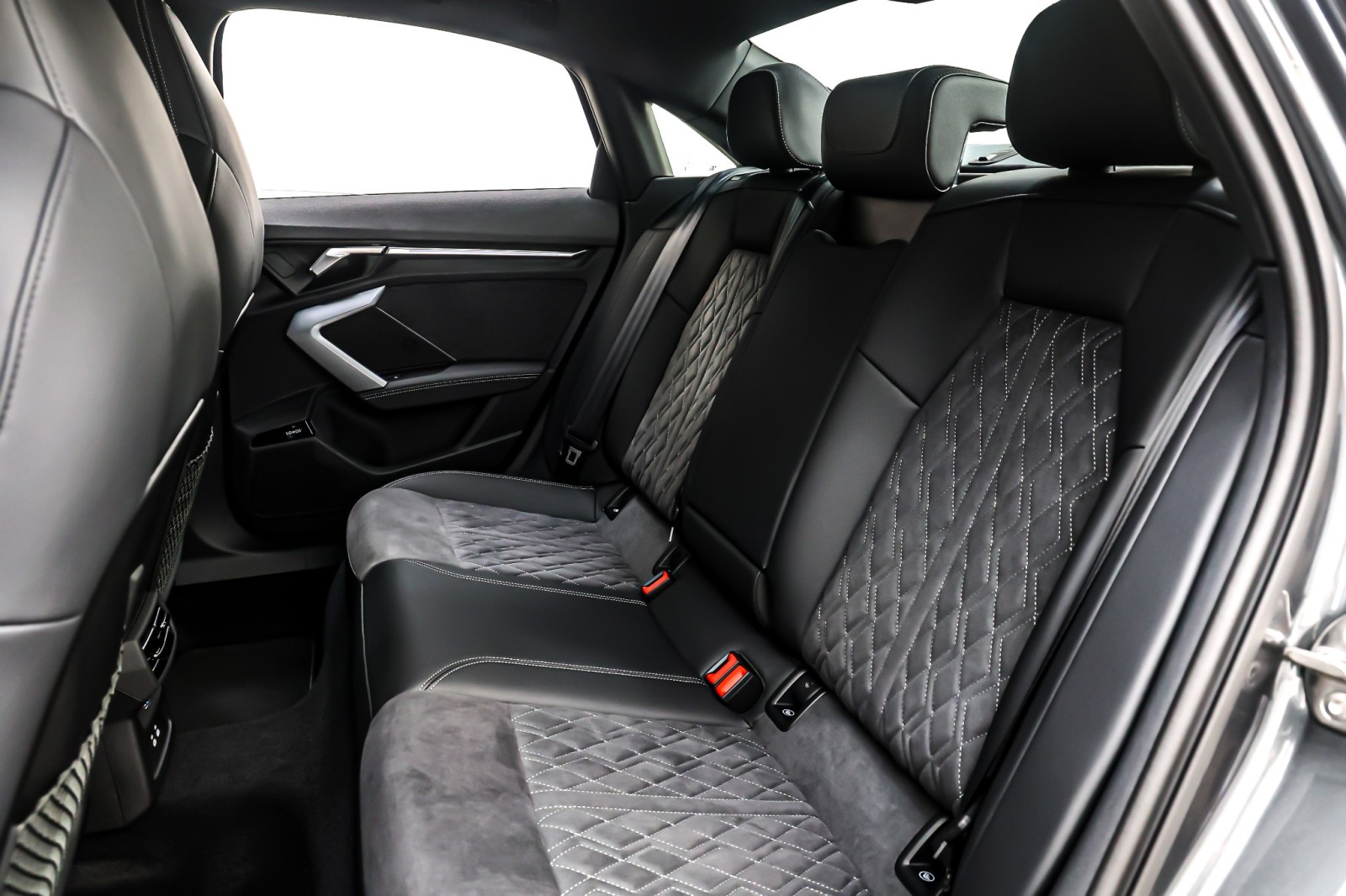 New 2026 Daytona Gray Pearl Effect Audi quattro image 8