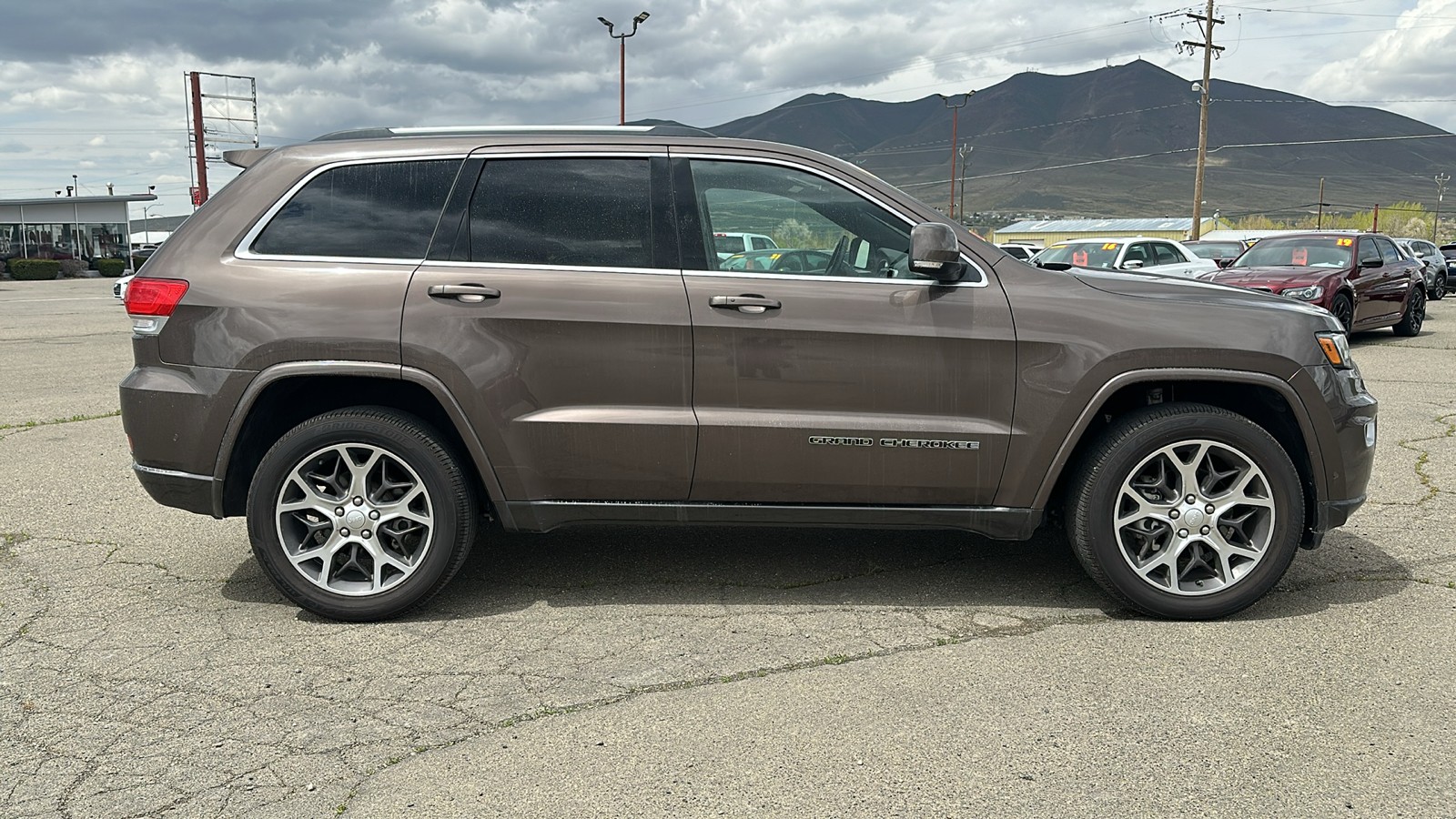 2018 Jeep Grand Cherokee Sterling Edition 2