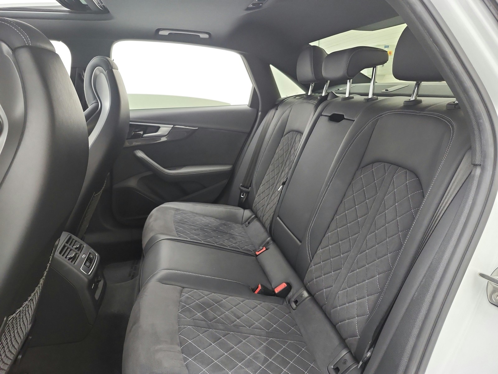 Used 2023 Glacier White Metallic Audi Premium Plus 3.0 TFSI quattro image 18