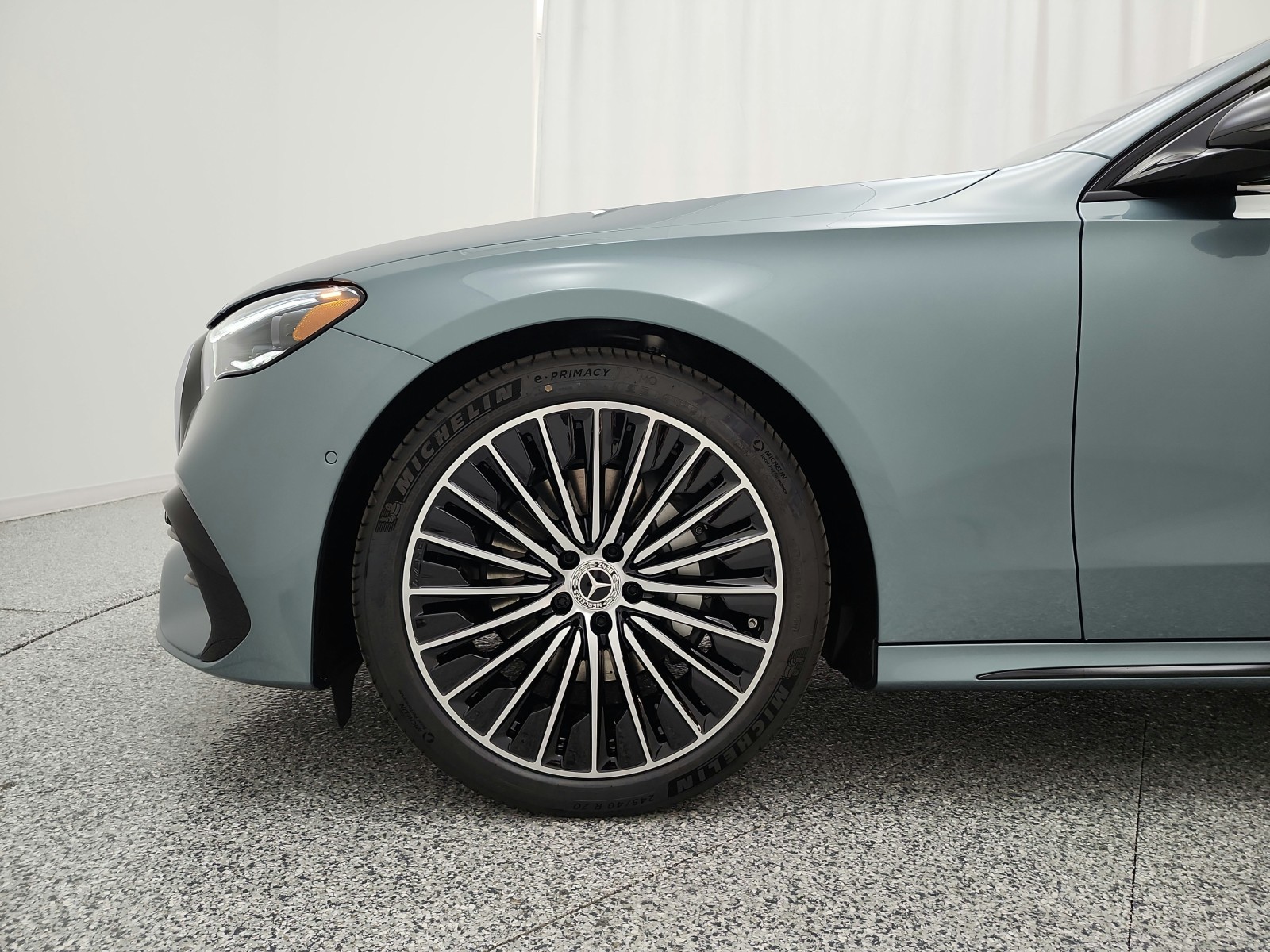 New 2027 Verde Silver Metallic Mercedes-Benz E 350 RWD Sedan image 13