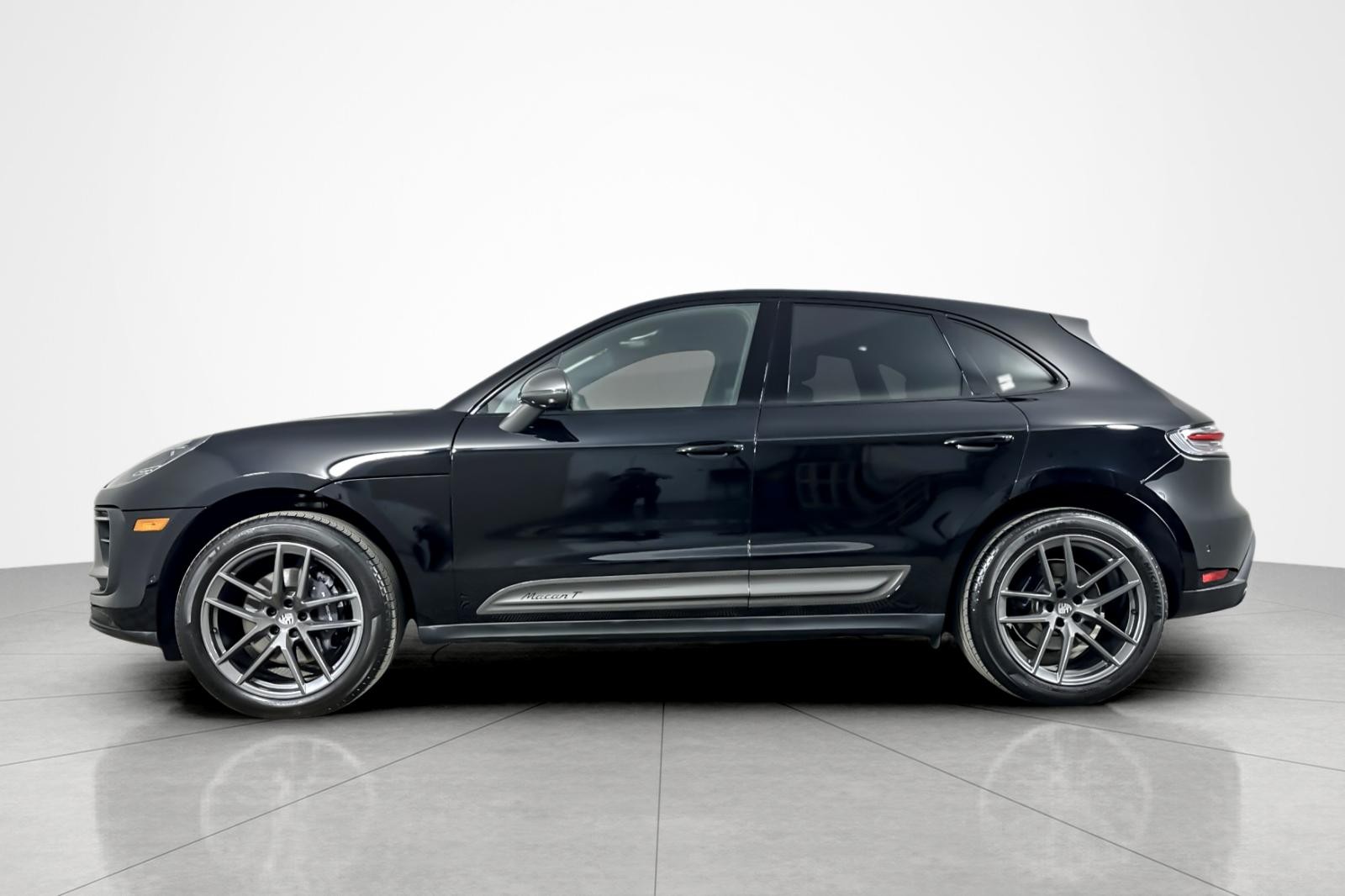 2024 Porsche Macan T's photo