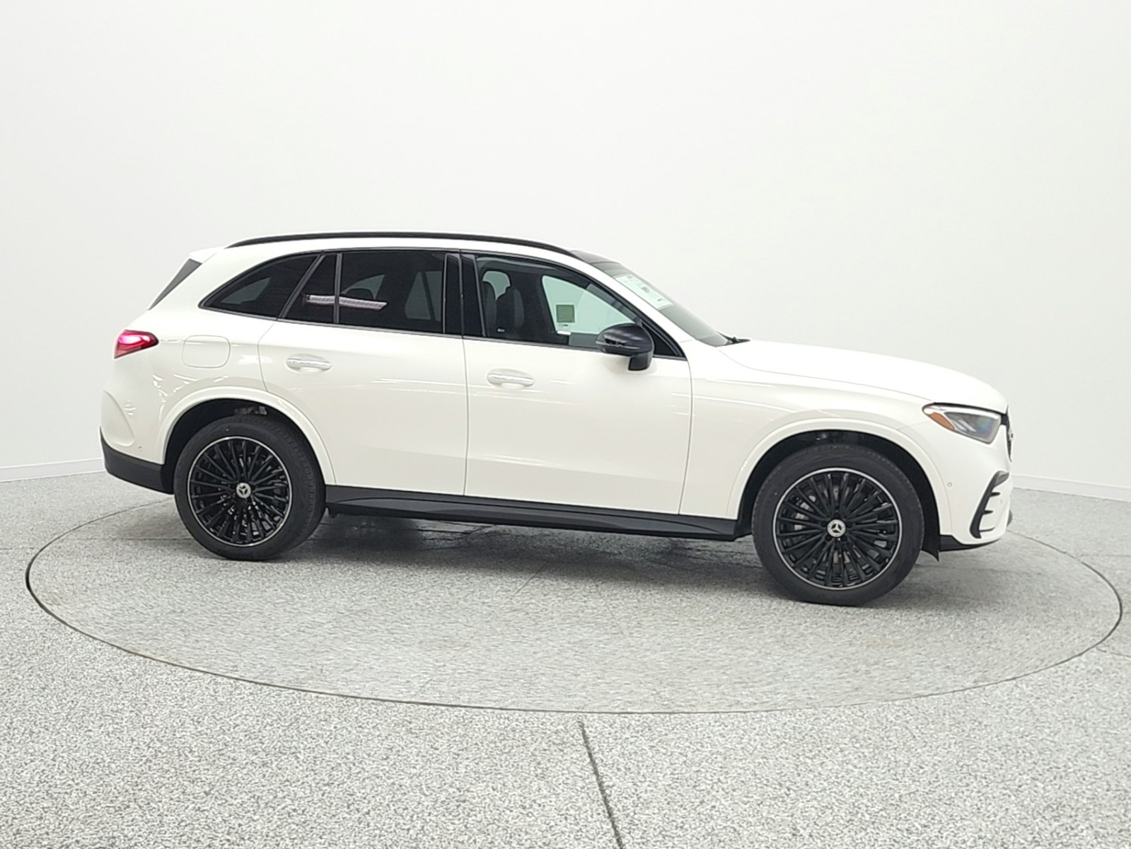 New 2026 Polar White Mercedes-Benz GLC 300 image 4