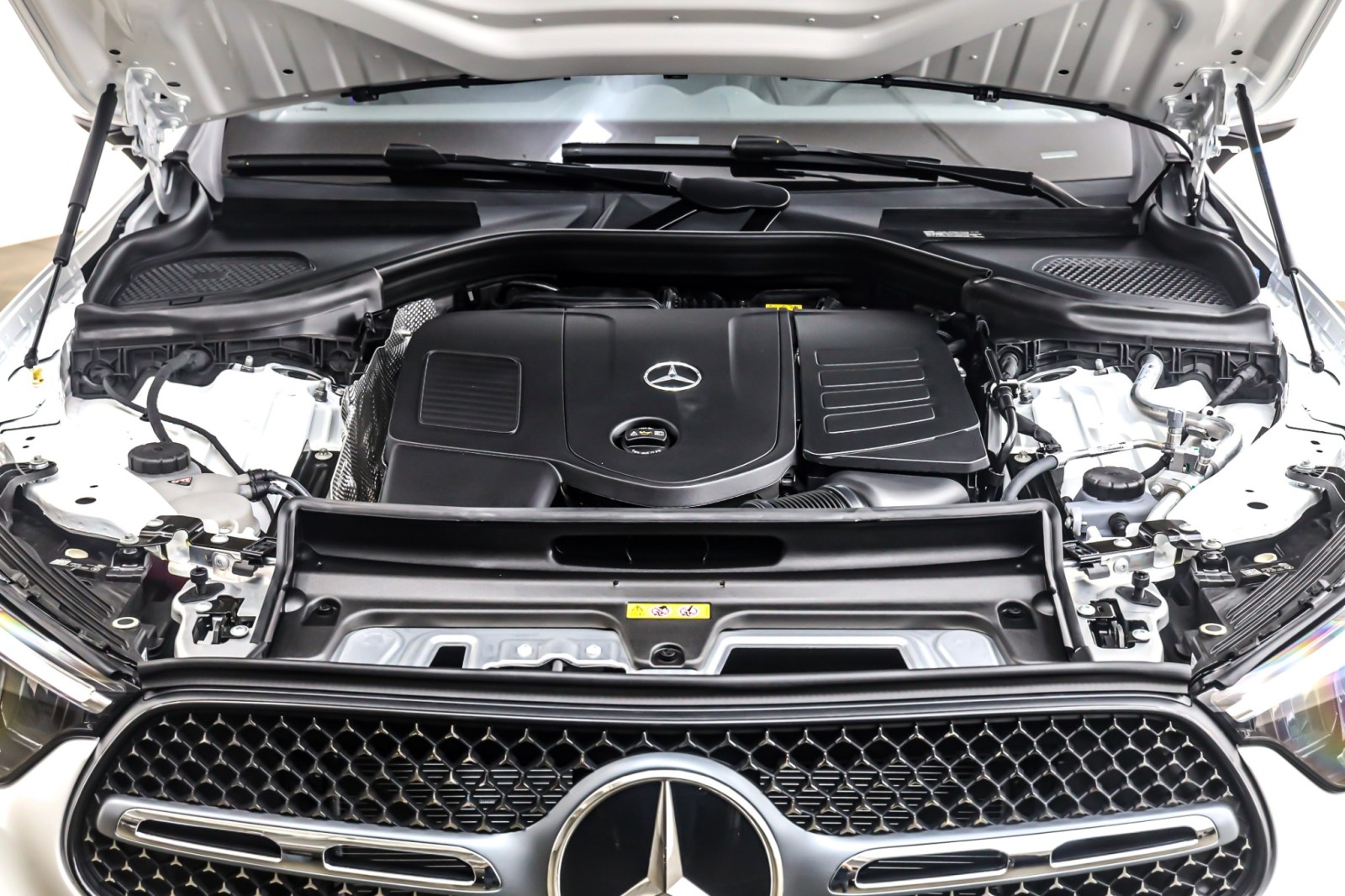 New 2026 Polar White Mercedes-Benz GLC 300 image 11