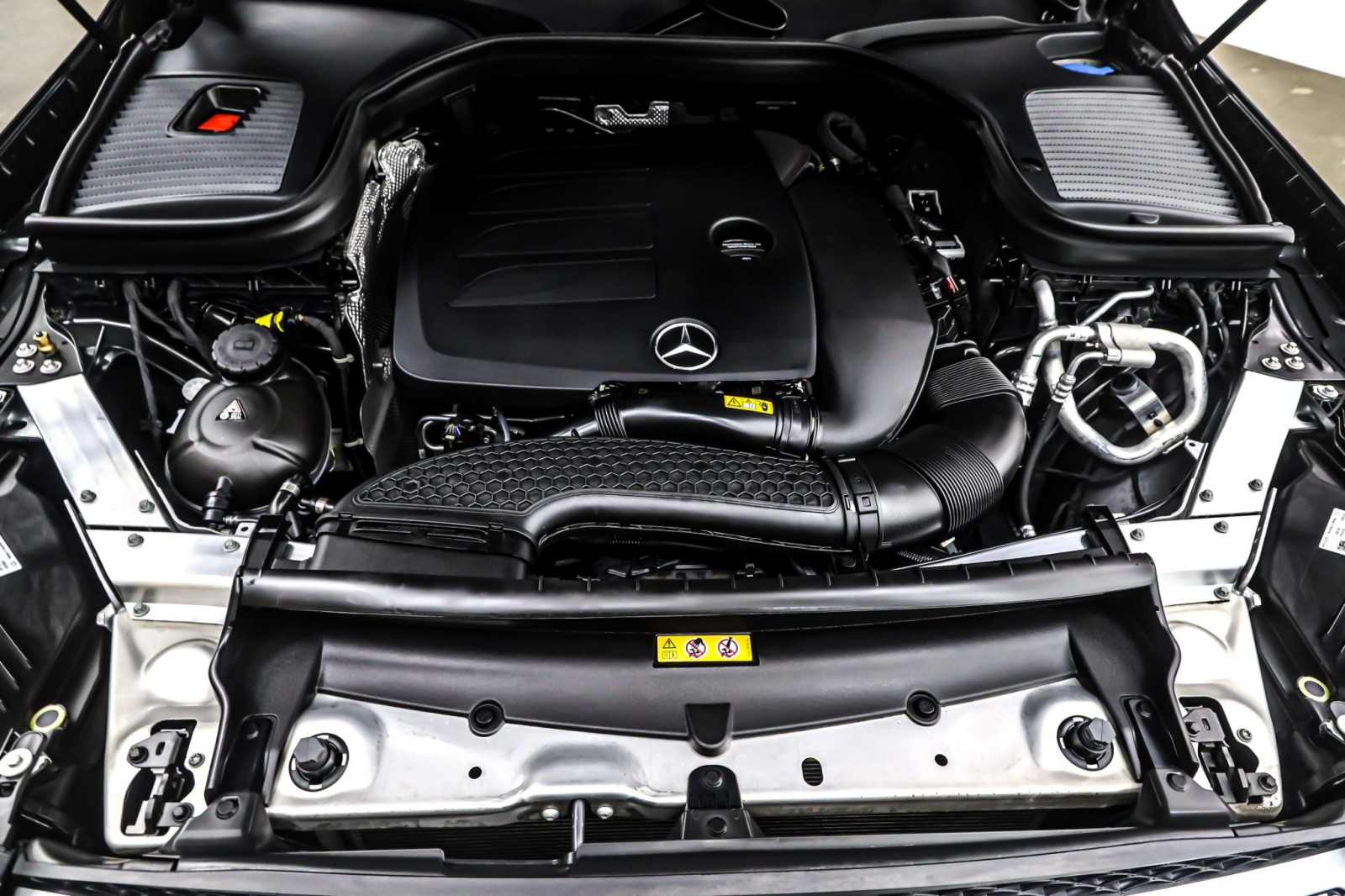 Used 2022 Graphite Grey Metallic Mercedes-Benz GLC 300 image 11