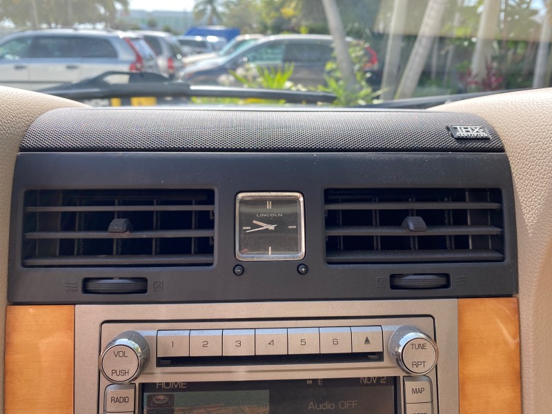 2010 Lincoln Navigator 4WD SUNROOF LOW MILES 31,209 in , 