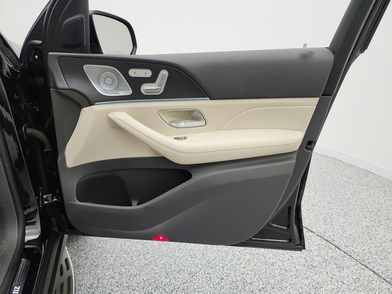 Used 2020 Black Mercedes-Benz GLE 350 4MATIC® SUV image 27