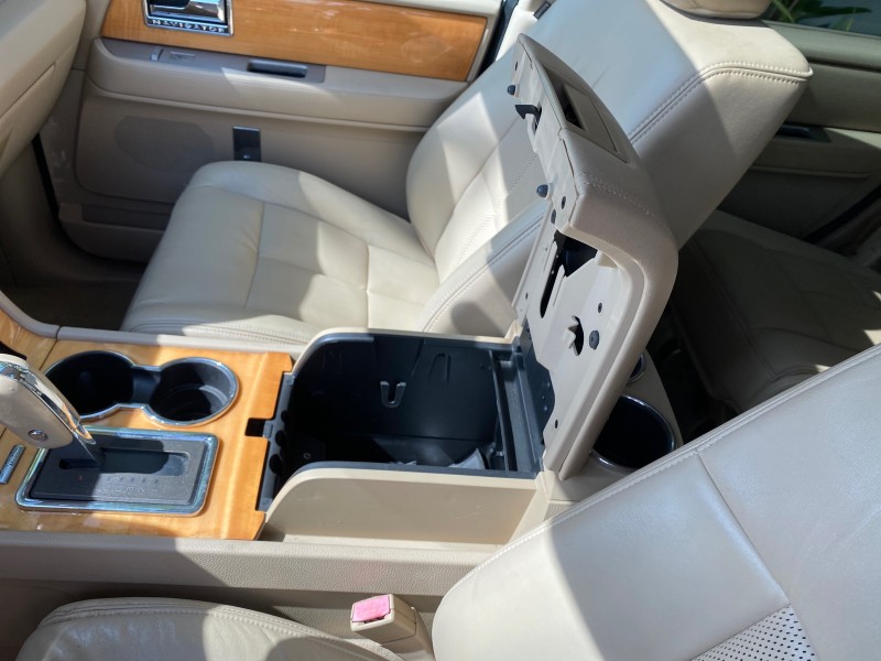 2010 Lincoln Navigator 4WD SUNROOF LOW MILES 31,209 in , 