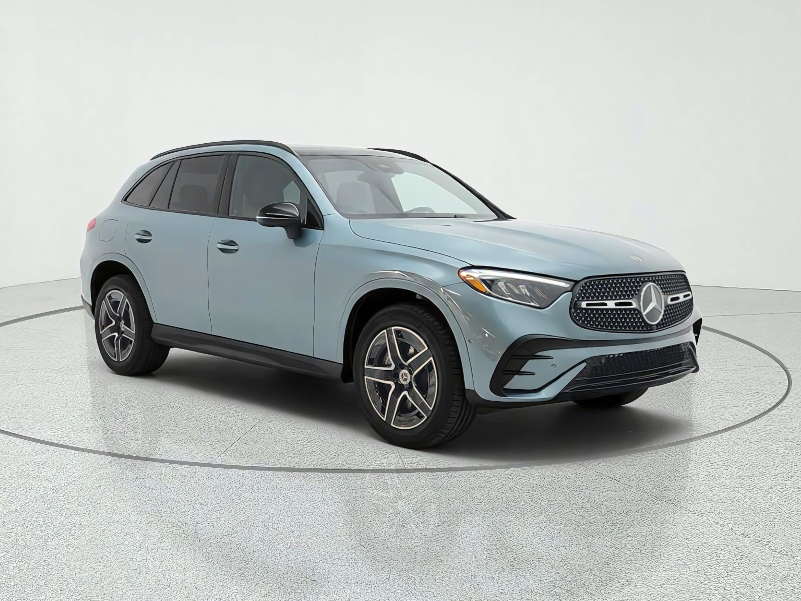 New 2027 Verde Silver Metallic Mercedes-Benz GLC 300 SUV image 3