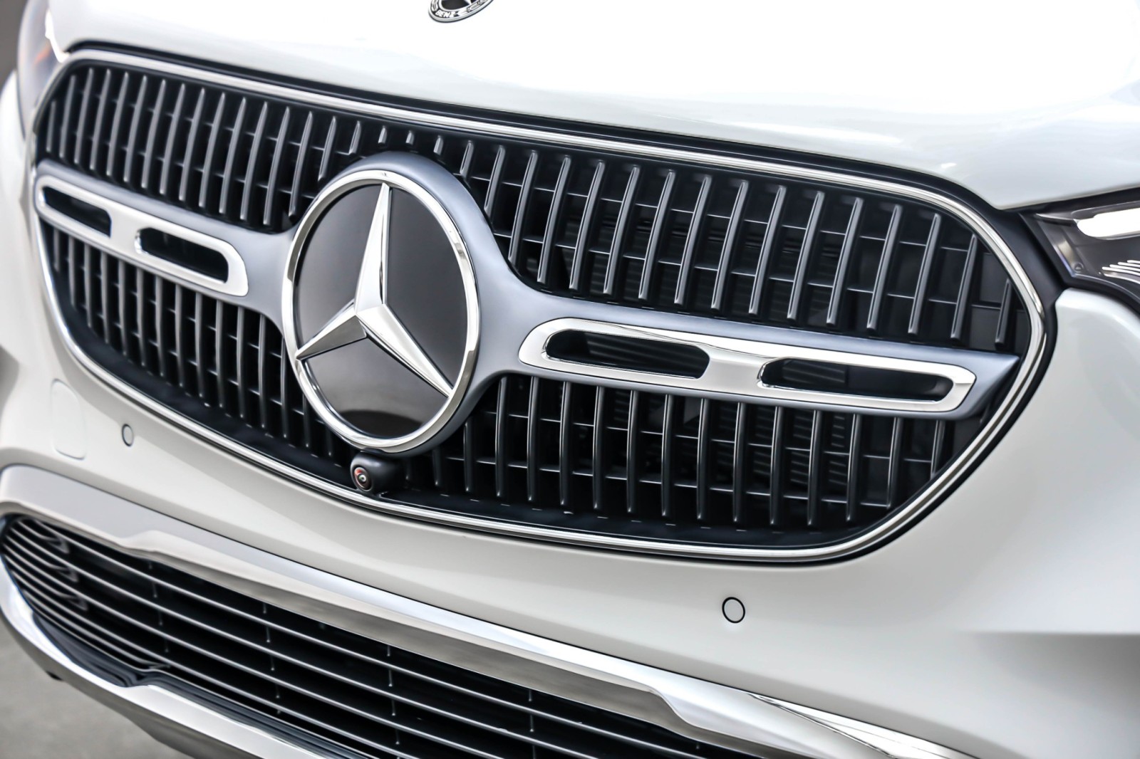 New 2026 Polar White Mercedes-Benz GLC 300 image 13