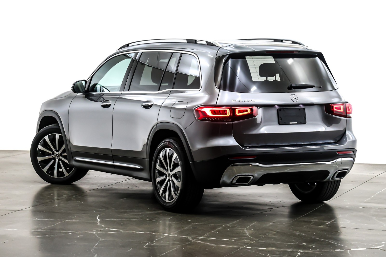 Used 2022 Mountain Grey Metallic Mercedes-Benz GLB 250 SUV image 13