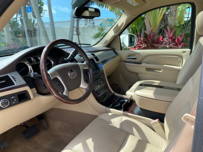 2010 Cadillac Escalade SUNROOF NAV Premium LOW MILES 66,933 in ,