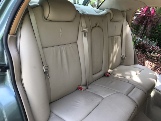 2006 Lincoln Town Car Designer Series Heated Leather Seats CD NAVIGATION in pompano beach, Florida