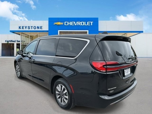 2022 Chrysler Pacifica Hybrid Touring L 5