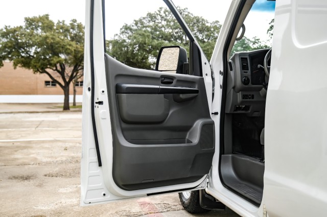 2021 Nissan NV Cargo S 44