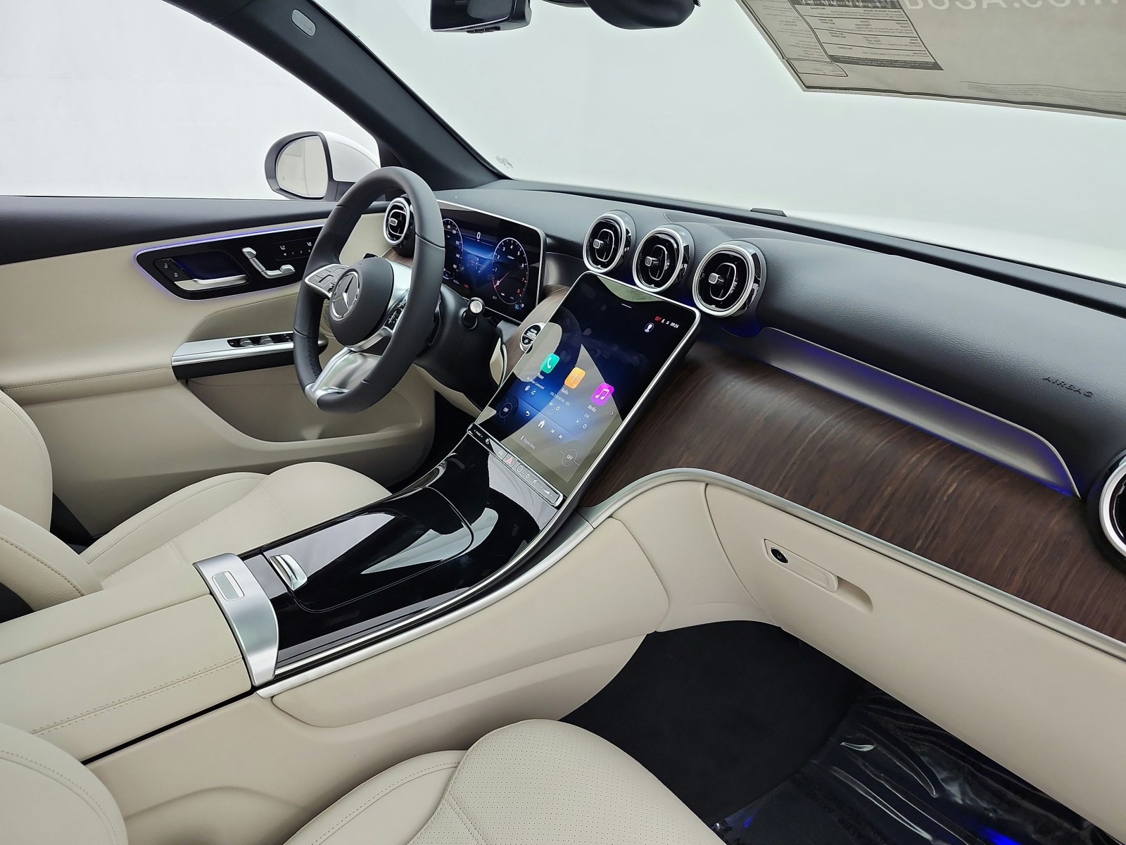 New 2026 Polar White Mercedes-Benz GLC 300 4MATIC® SUV image 14