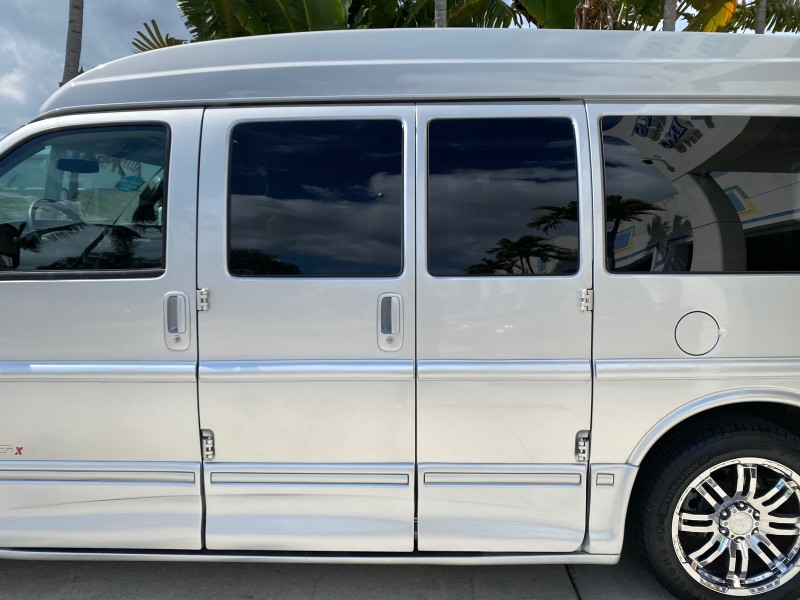2013 GMC SAVANA HI TOP CONVERSION HANDICAP LIFT LOW MILES 24,857 in , 