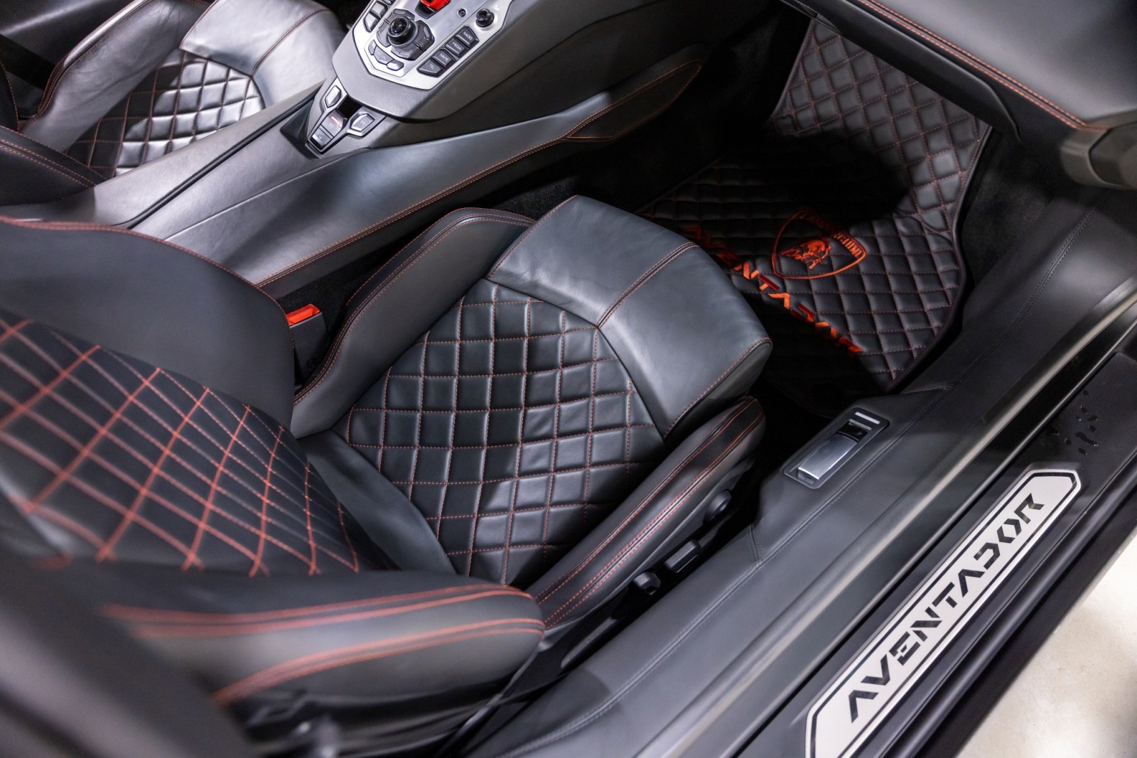 2015 Lamborghini Aventador Roadster LP 700-4 photo 5