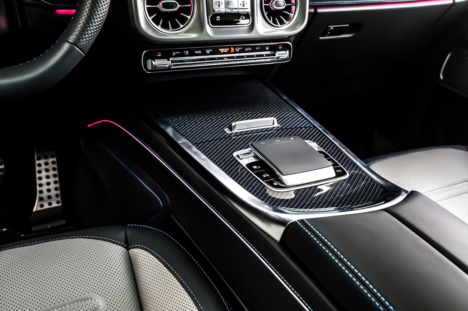 New 2025 MANUFAKTUR Moonlight White Magno Mercedes-Benz G 580e image 6