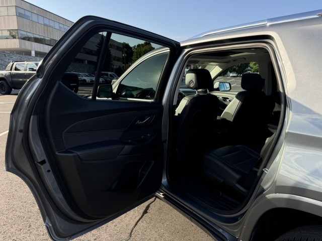 2021 Chevrolet Traverse Premier 24