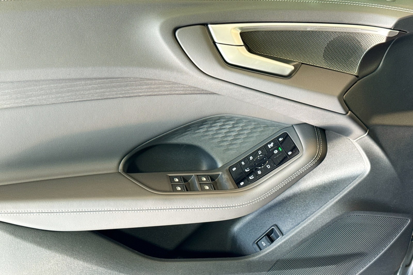 New 2025 Chronos Gray Metallic Audi Premium Plus 2.0 TFSI quattro image 16