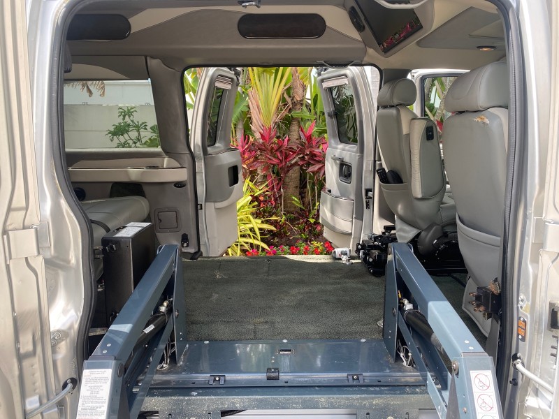 2013 GMC SAVANA HI TOP CONVERSION HANDICAP LIFT LOW MILES 24,857 in , 