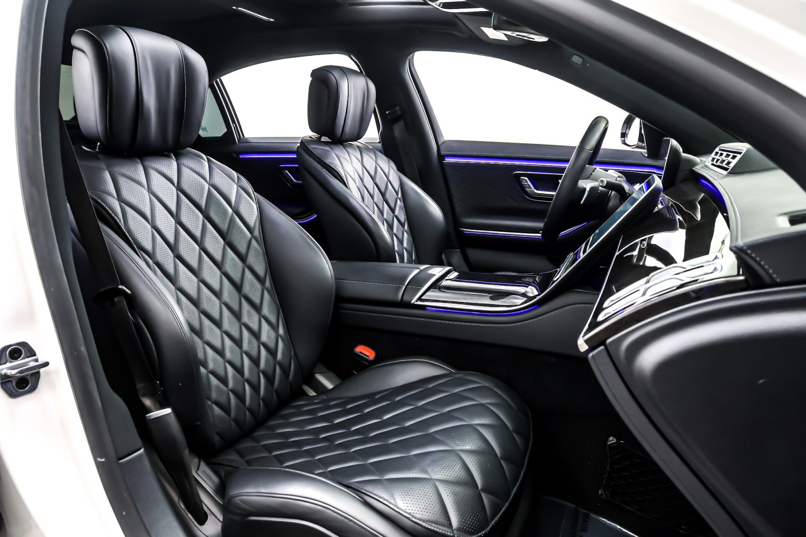 Certified Used 2022 MANUFAKTUR Diamond White Mercedes-Benz S 580 4MATIC® Sedan image 9