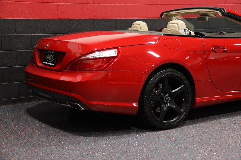 2013 Mercedes-Benz SL550 AMG Sport 2dr Convertible in , 