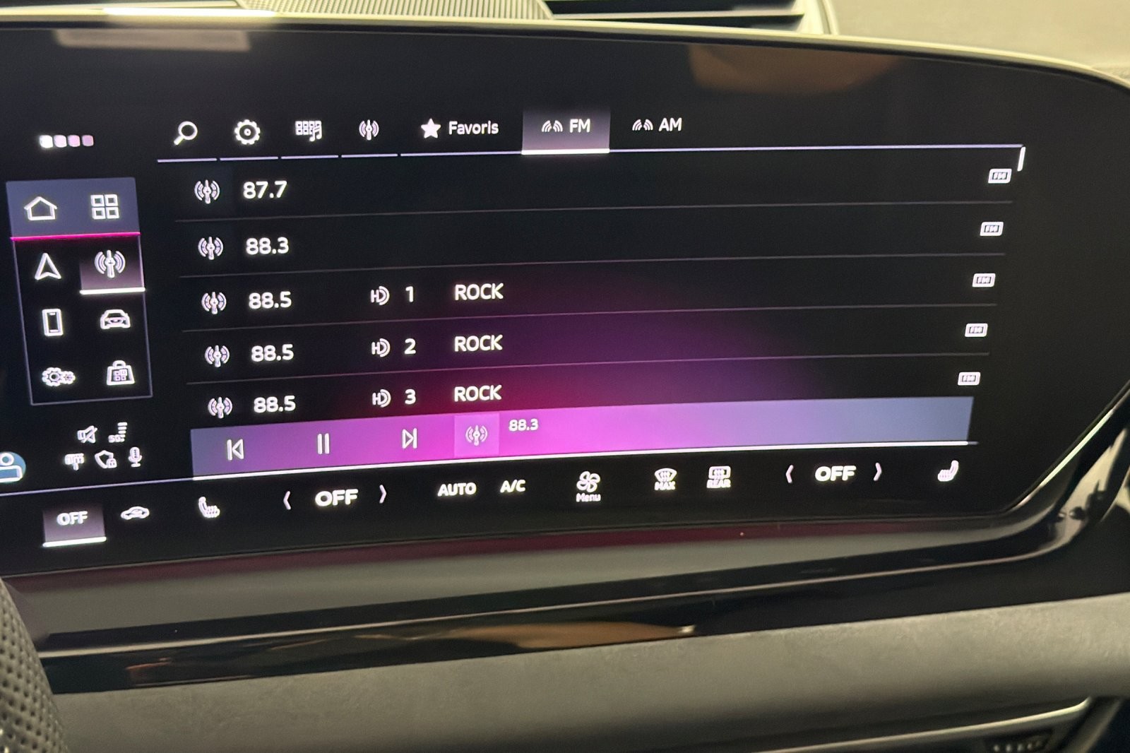 Used 2025 Mythos Black Metallic Audi Premium Plus 3.0 TFSI quattro image 16