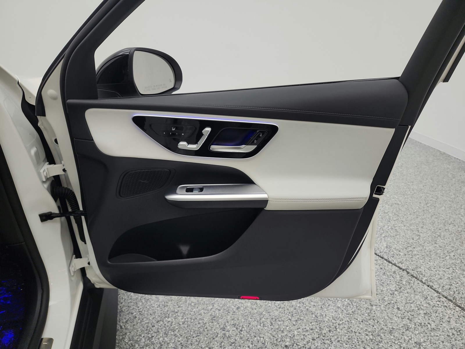 Certified Used 2023 MANUFAKTUR Diamond White Metallic Mercedes-Benz GLC 300 SUV image 24