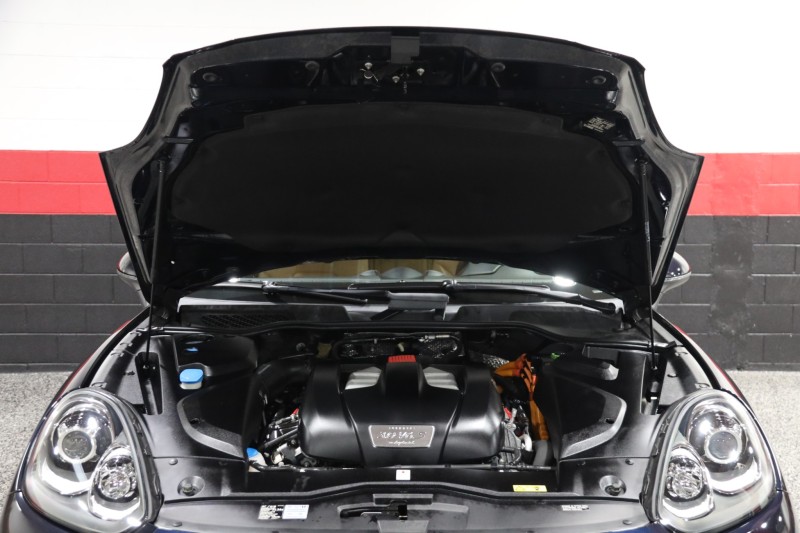 2016 Porsche Cayenne S E-Hybrid 4dr Suv in ,