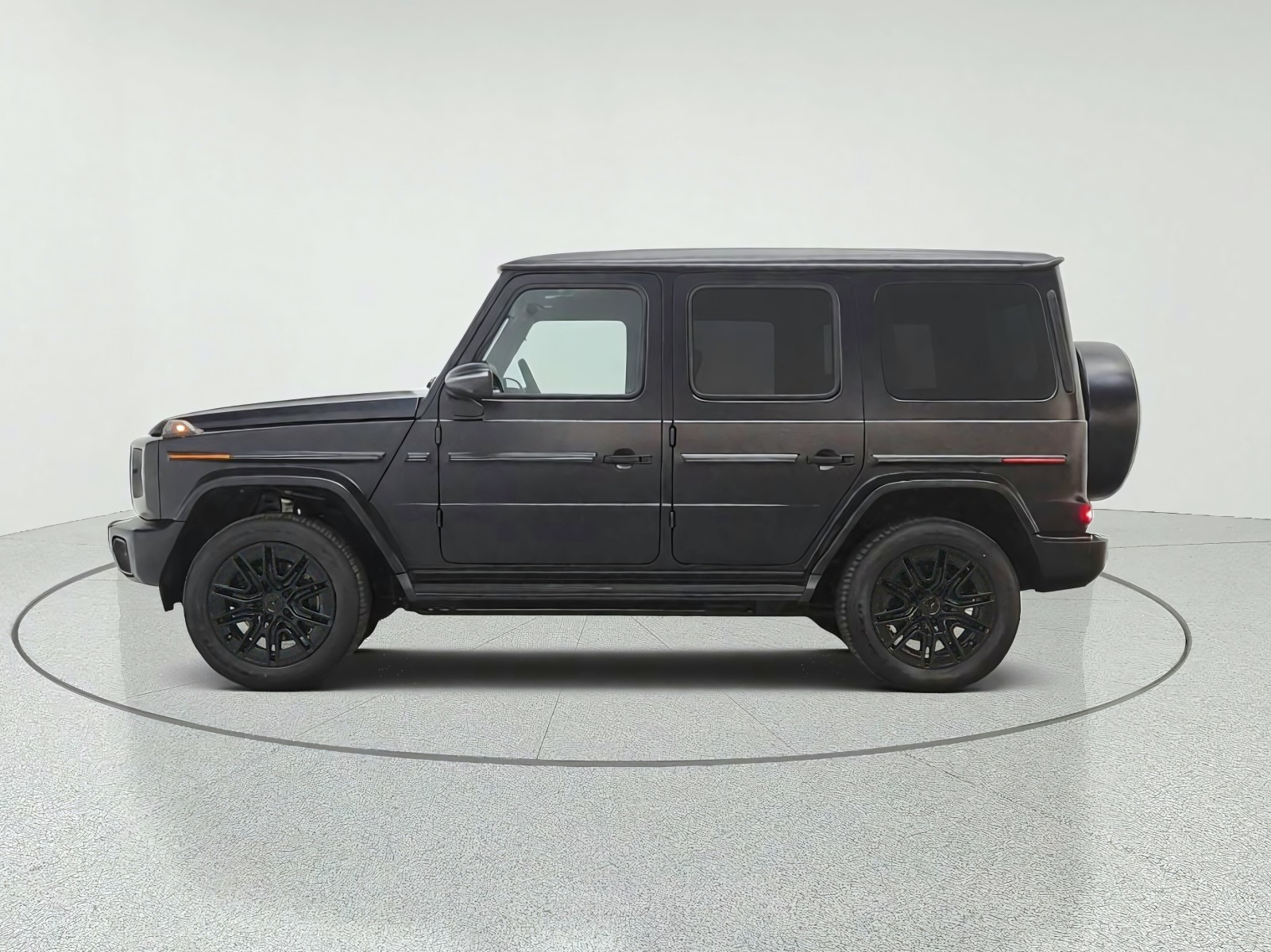 New 2027 MANUFAKTUR Night Black magno Mercedes-Benz G 580e SUV image 8