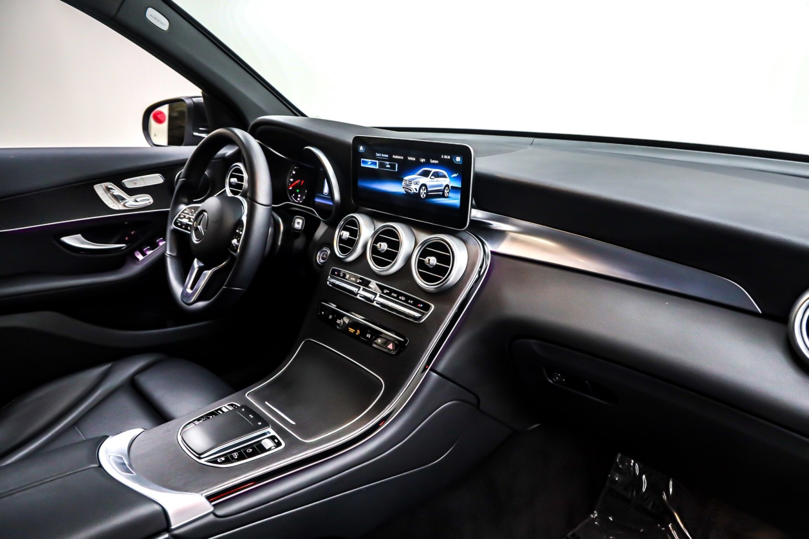 Used 2022 Graphite Grey Metallic Mercedes-Benz GLC 300 image 16