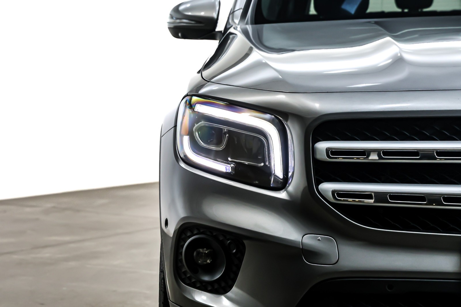 Used 2022 Mountain Grey Metallic Mercedes-Benz GLB 250 SUV image 15