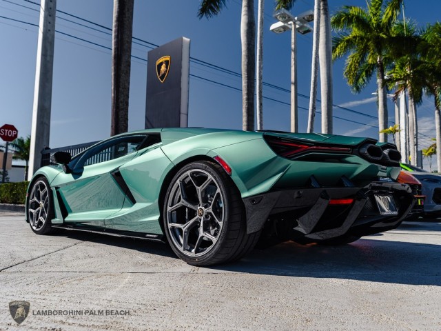 Lamborghini Revuelto