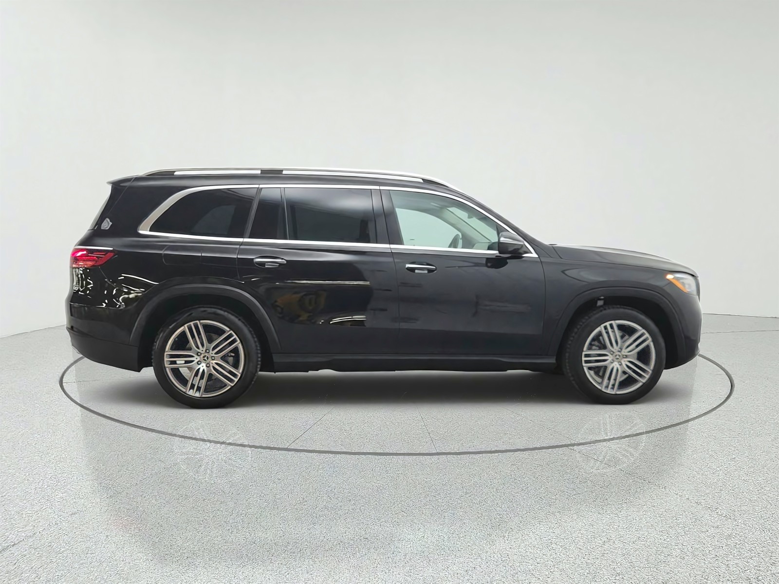 Certified Used 2026 Obsidian Black Metallic Mercedes-Benz GLS 450 4MATIC® SUV image 4