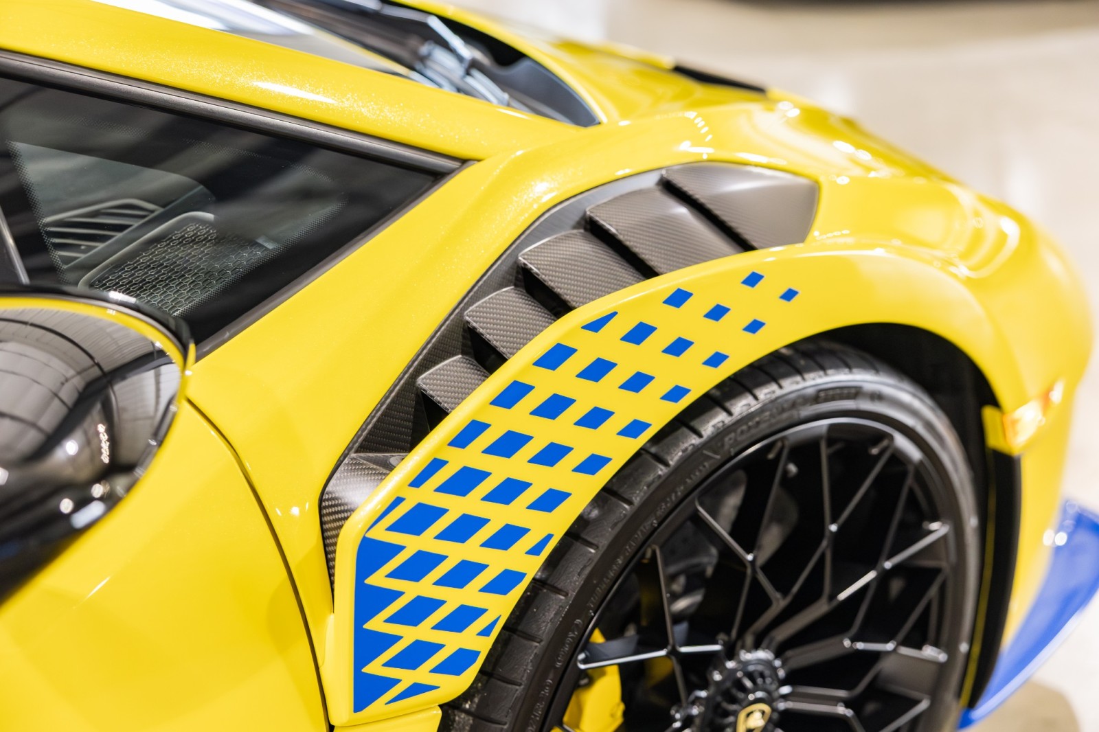 Used Car 2022 Lamborghini Huracan Sto  - $14k Giallo Belenus Paint - Sport Seats - Dark Chrome Interior For Sale Under $400,000 In Boerne, Texas