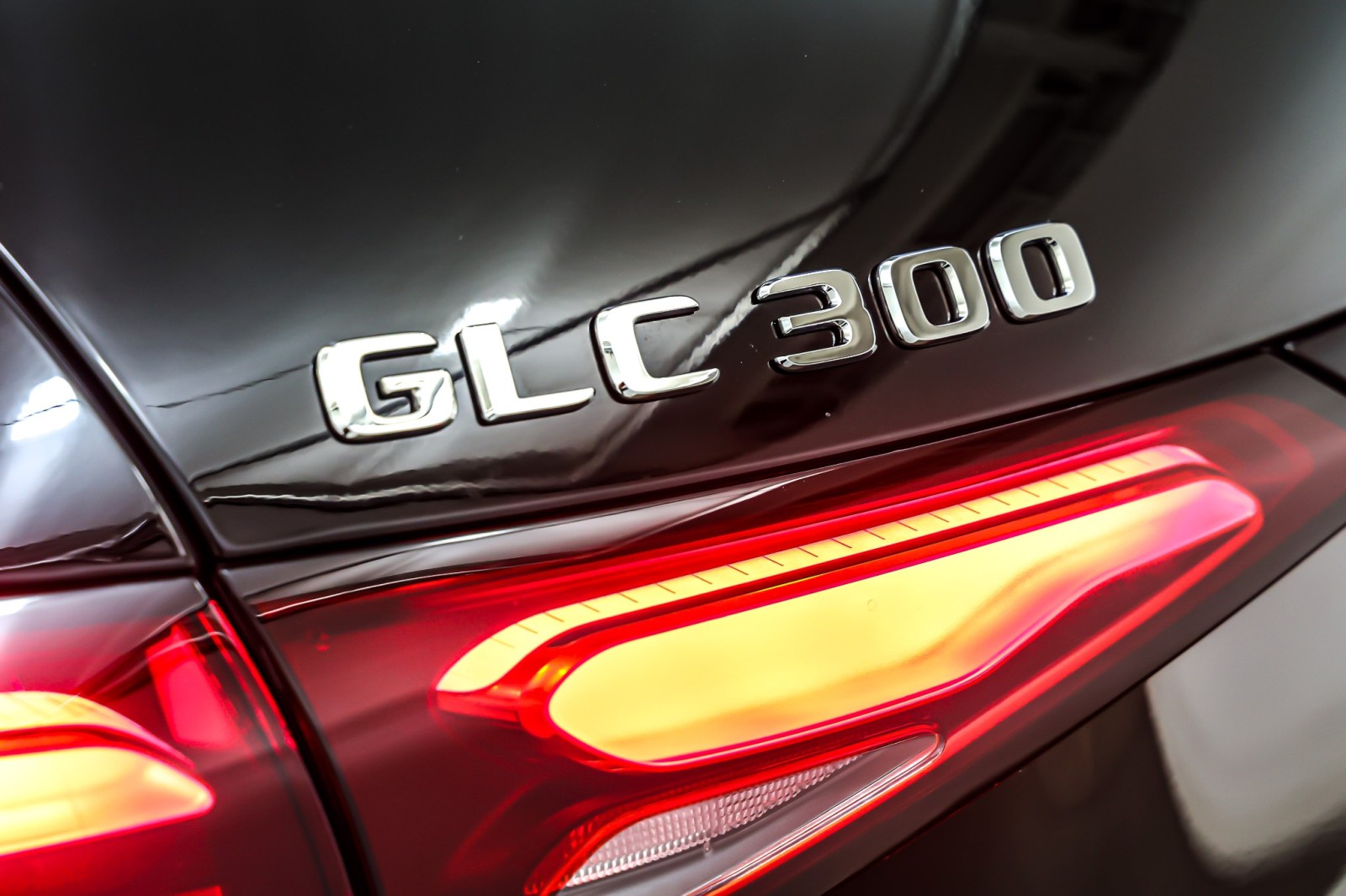 New 2026 Black Mercedes-Benz GLC 300 image 9