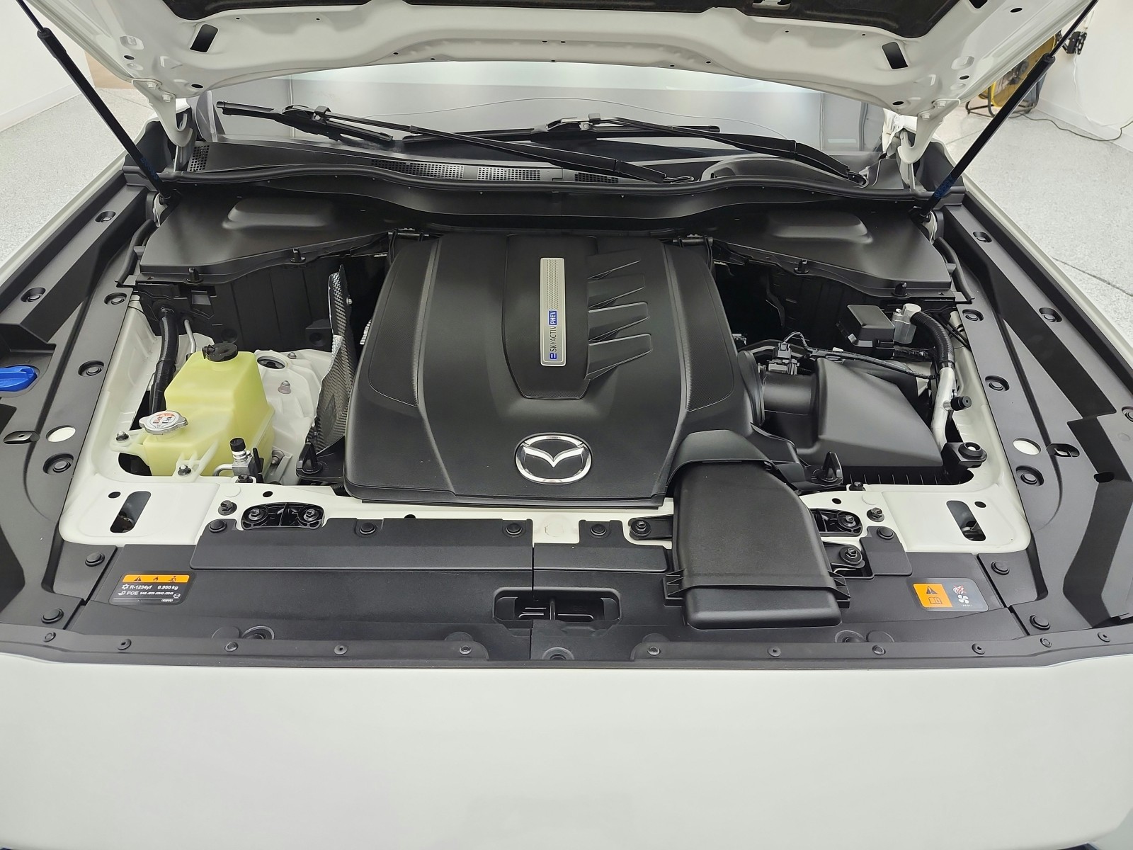 Used 2024 Rhodium White Premium Mazda Premium AWD image 17