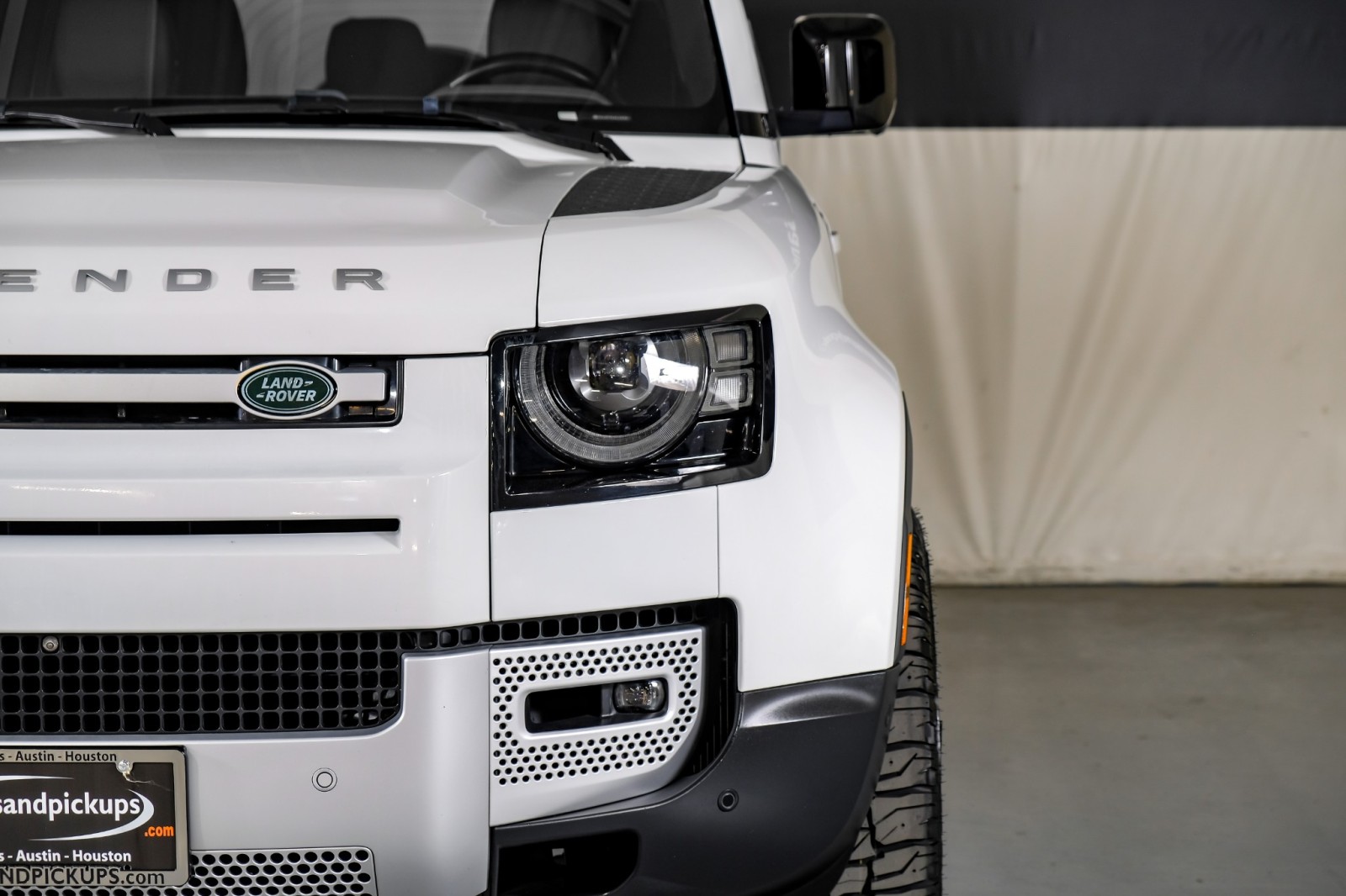 2020 Land Rover Defender SE 39