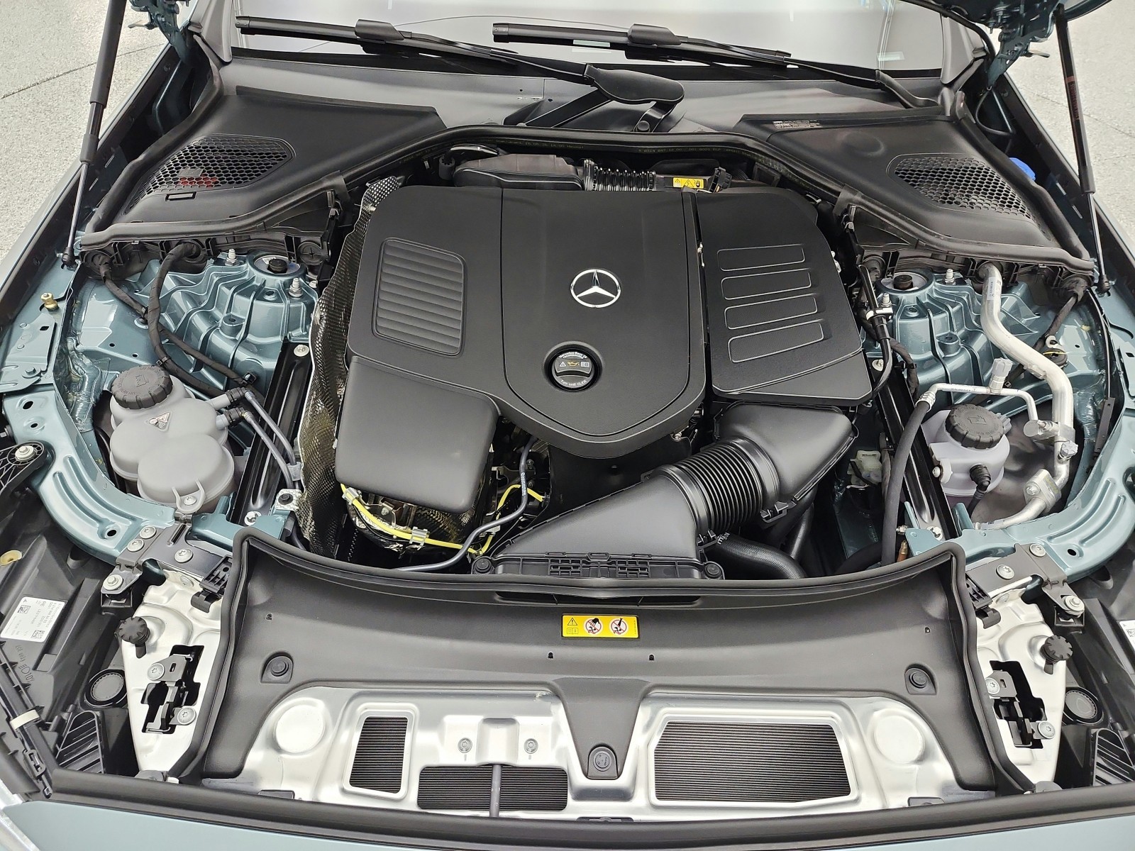 New 2027 Verde Silver Metallic Mercedes-Benz E 350 RWD Sedan image 12