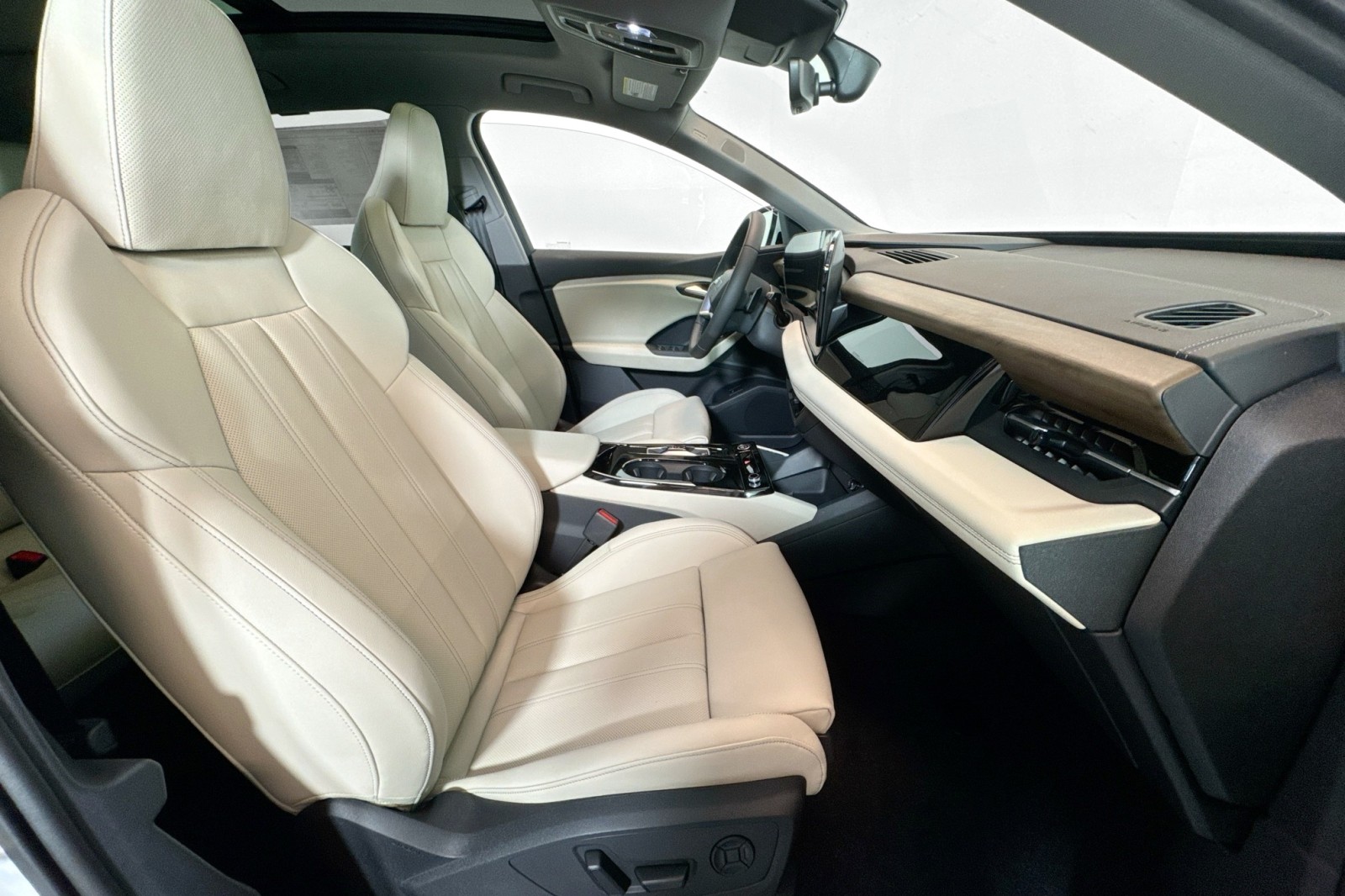 New 2025 Glacier White Metallic Audi Premium Plus quattro image 25