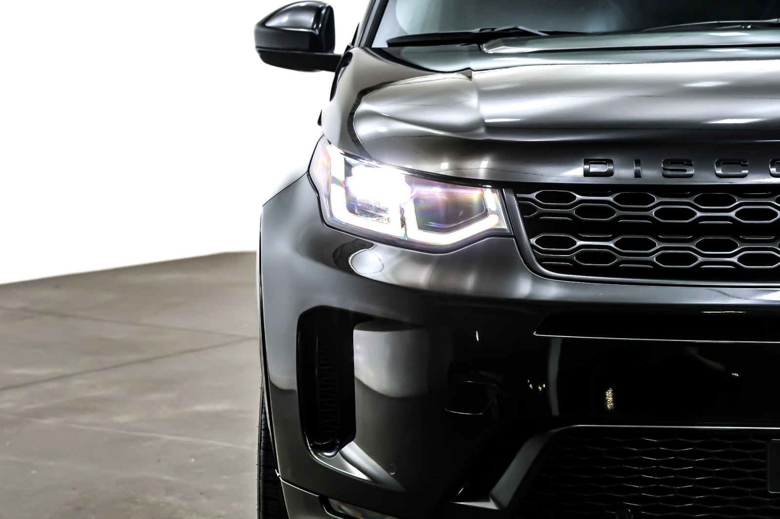 Used 2023 Santorini Black Metallic Land Rover SE R-Dynamic 4WD image 15