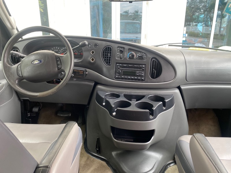 2008 Ford Econoline Wagon XLT 15 PASSENGERS E350 CLEAN in , 