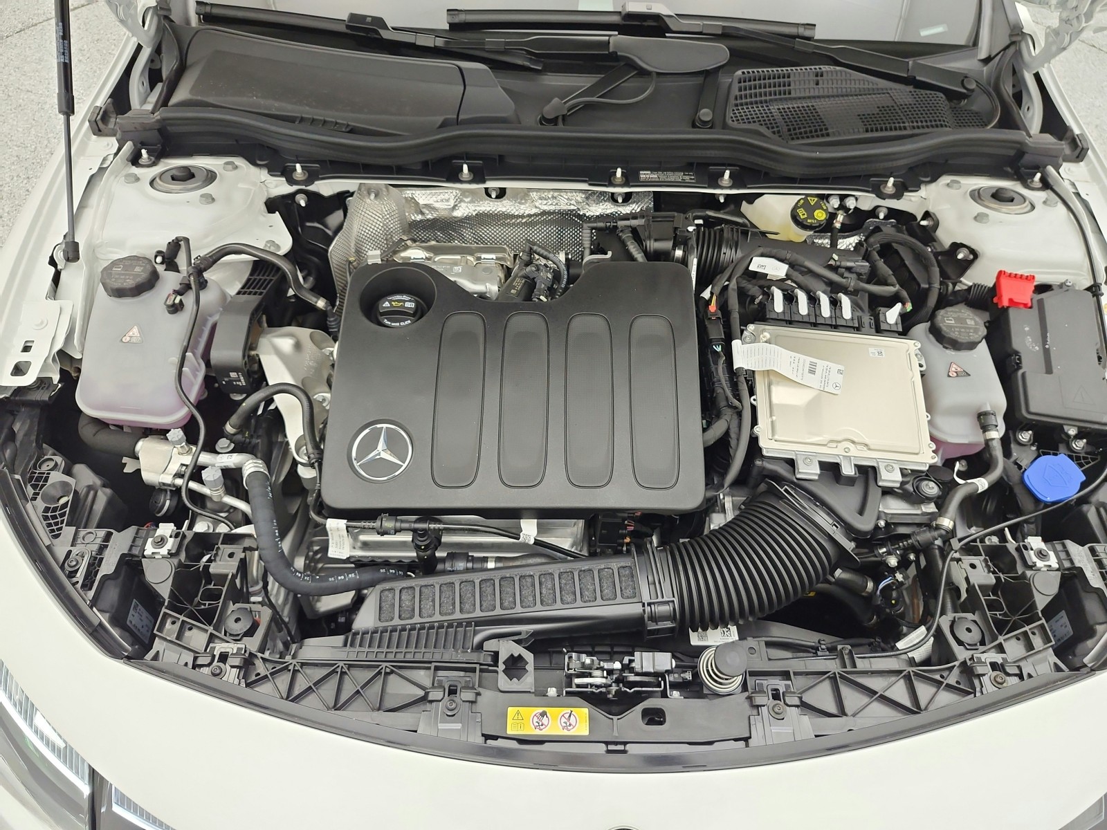 New 2027 Polar White Mercedes-Benz CLA 220 Hybrid FWD image 12