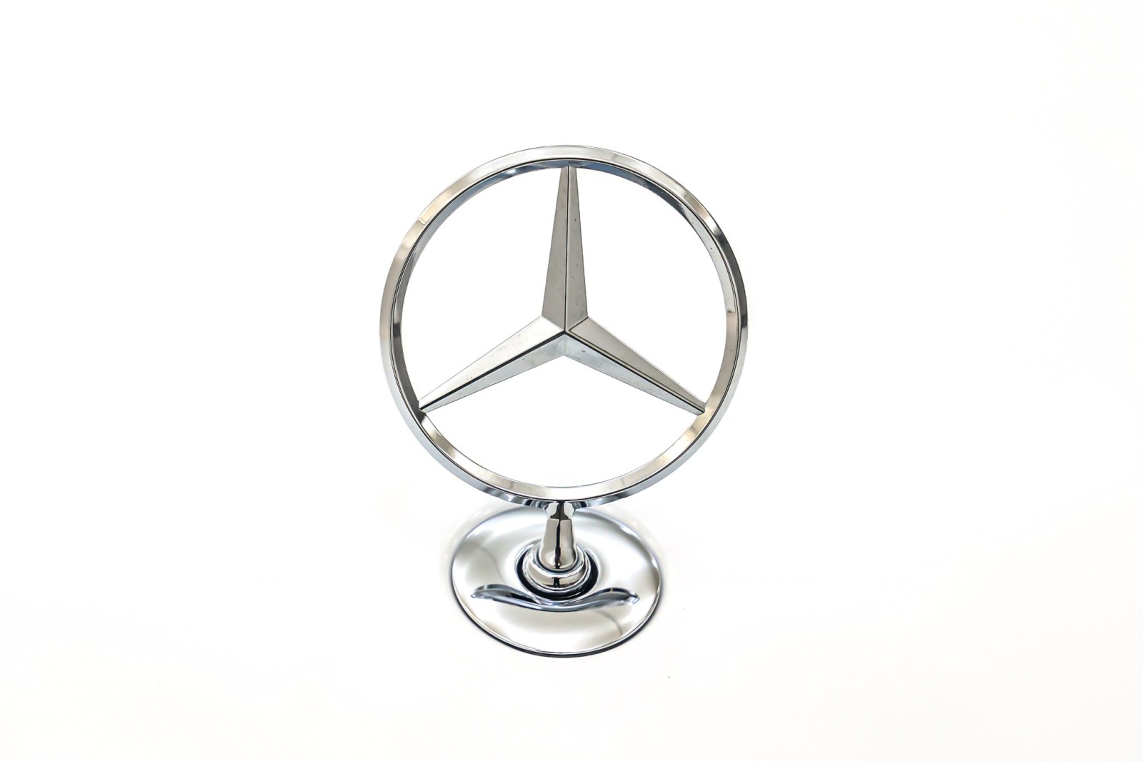 New 2026 MANUFAKTUR Moonlight White Metallic Mercedes-Benz S 580 image 13